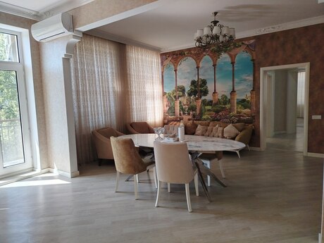 4 otaqlı köhnə tikili - Sahil m. - 200 m²