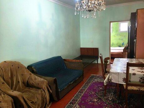 2 otaqlı həyət evi/bağ evi - İnşaatçılar m. - 75 m²