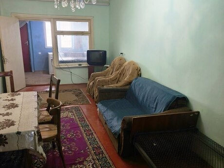 2 otaqlı həyət evi/bağ evi - İnşaatçılar m. - 75 m²