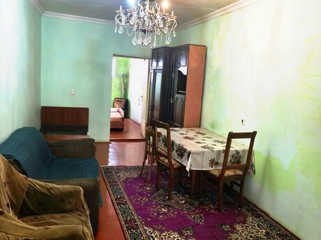 2 otaqlı həyət evi/bağ evi - İnşaatçılar m. - 75 m²
