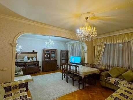 5 otaqlı köhnə tikili - Azadlıq Prospekti m. - 110 m²