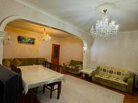 5 otaqlı köhnə tikili - Azadlıq Prospekti m. - 110 m²