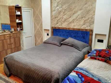 7 otaqlı həyət evi/bağ evi - Ramana q. - 150 m²