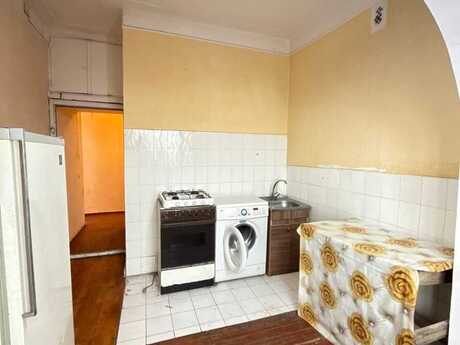 1 otaqlı köhnə tikili - İnşaatçılar m. - 45 m²