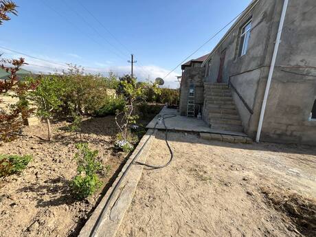 3 otaqlı həyət evi/bağ evi - Novxanı q. - 230 m²