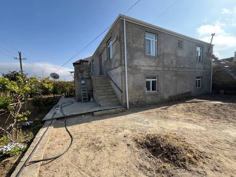 3 otaqlı həyət evi/bağ evi - Novxanı q. - 230 m²