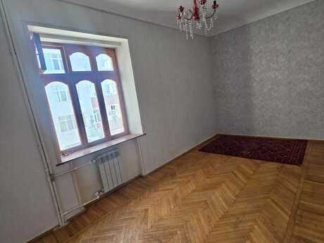 2 otaqlı köhnə tikili - Elmlər Akademiyası m. - 63 m²