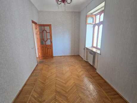 2 otaqlı köhnə tikili - Elmlər Akademiyası m. - 63 m²