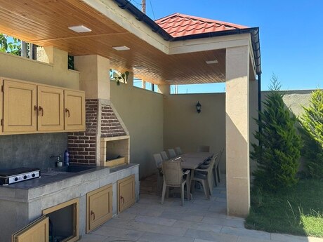 4 otaqlı həyət evi/bağ evi - Şüvəlan q. - 137 m²