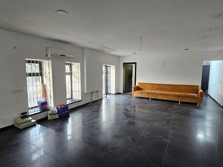 4-комн. офис - м. Элмляр Академиясы - 140 м²