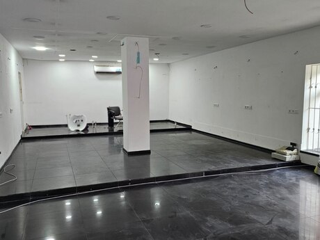 4-комн. офис - м. Элмляр Академиясы - 140 м²