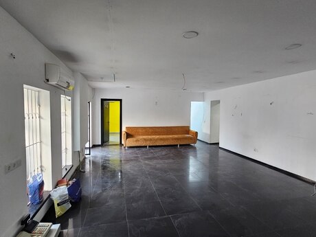 4-комн. офис - м. Элмляр Академиясы - 140 м²
