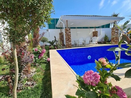 5 otaqlı həyət evi/bağ evi - Türkan q. - 200 m²