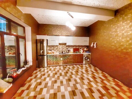 4 otaqlı həyət evi/bağ evi - Mərdəkan q. - 200 m²