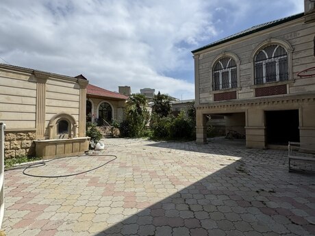 7 otaqlı həyət evi/bağ evi - Binəqədi r. - 300 m²