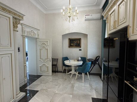 3 otaqlı köhnə tikili - Sahil m. - 213 m²