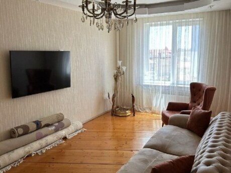 3 otaqlı köhnə tikili - 8 Noyabr m. - 75 m²