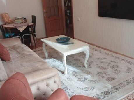 3 otaqlı köhnə tikili - 8 Noyabr m. - 75 m²