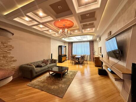 4 otaqlı yeni tikili - Şah İsmayıl Xətai m. - 185 m²