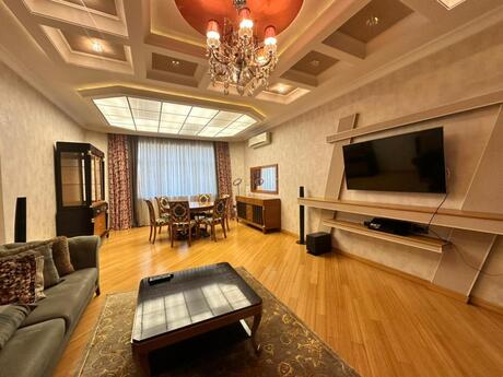 4 otaqlı yeni tikili - Şah İsmayıl Xətai m. - 185 m²