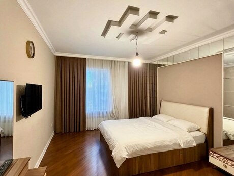 3-комн. новостройка - м. 8 ноября - 130 м²
