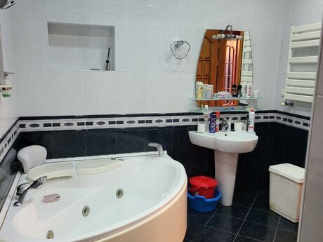 5 otaqlı yeni tikili - Nəsimi r. - 220 m²