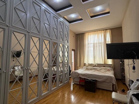 4 otaqlı yeni tikili - Nizami m. - 200 m²