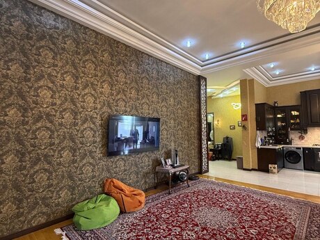 4 otaqlı yeni tikili - Nizami m. - 200 m²
