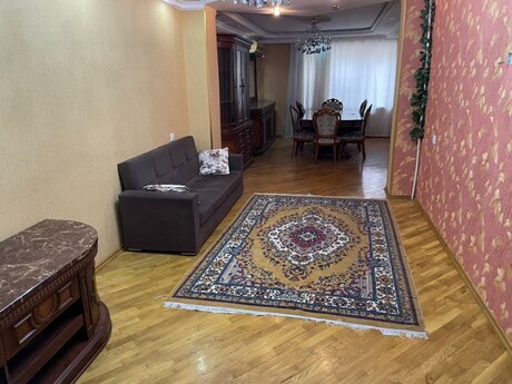 4 otaqlı köhnə tikili - 8 Noyabr m. - 70 m²