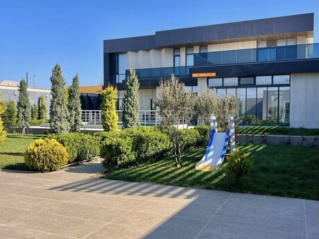 8 otaqlı həyət evi/bağ evi - Şüvəlan q. - 600 m²