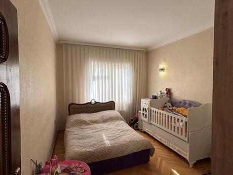 4 otaqlı köhnə tikili - İnşaatçılar m. - 100 m²
