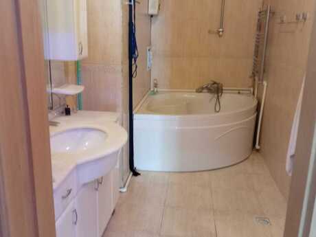 4 otaqlı yeni tikili - İnşaatçılar m. - 142 m²