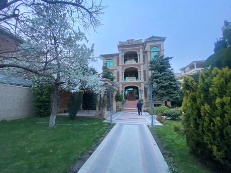 10 otaqlı həyət evi/bağ evi - Gənclik m. - 550 m²