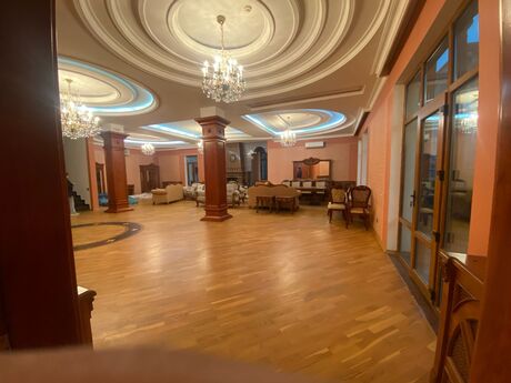 10 otaqlı həyət evi/bağ evi - Gənclik m. - 550 m²
