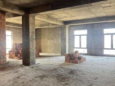 3-комн. новостройка - м. 28 мая - 122.7 м²