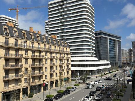 4 otaqlı yeni tikili - Ağ şəhər q. - 168 m²