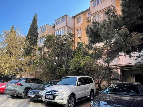3 otaqlı köhnə tikili - Elmlər Akademiyası m. - 70 m²