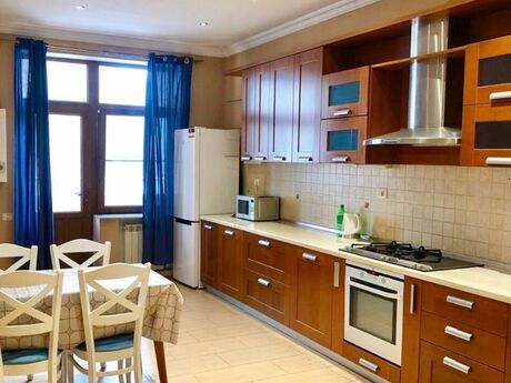 3 otaqlı yeni tikili - 28 May m. - 145 m²