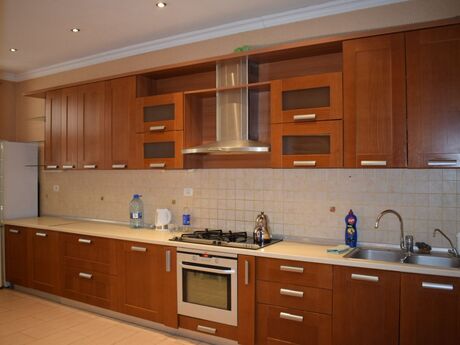 3 otaqlı yeni tikili - 28 May m. - 145 m²