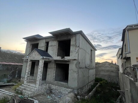5 otaqlı həyət evi/bağ evi - Qaraçuxur q. - 255 m²