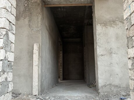 5 otaqlı həyət evi/bağ evi - Qaraçuxur q. - 255 m²