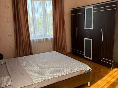 5 otaqlı həyət evi/bağ evi - Mərdəkan q. - 400 m²