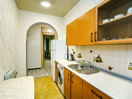 3 otaqlı köhnə tikili - Sahil m. - 81 m²