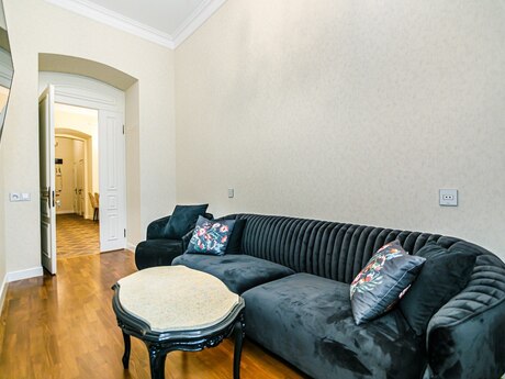 2 otaqlı köhnə tikili - Sahil m. - 68 m²