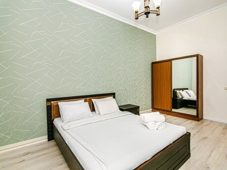 3 otaqlı köhnə tikili - İçəri Şəhər m. - 84 m²
