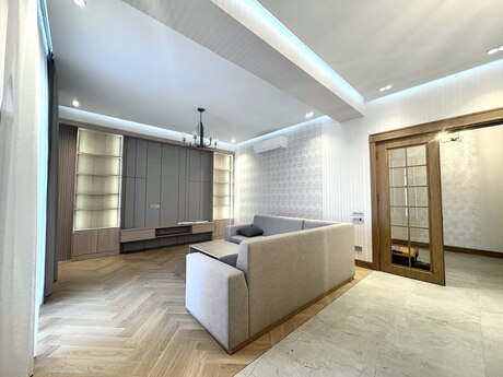 4 otaqlı yeni tikili - Ağ şəhər q. - 140 m²