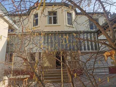 6 otaqlı həyət evi/bağ evi - Nəsimi m. - 260 m²