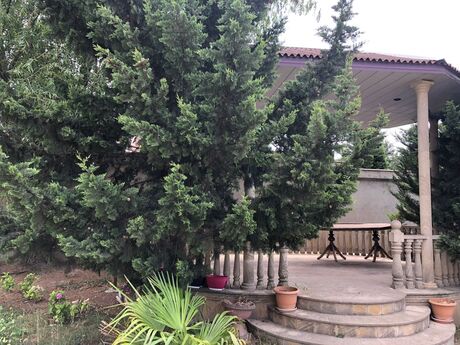6 otaqlı həyət evi/bağ evi - Novxanı q. - 200 m²