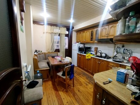 2 otaqlı köhnə tikili - Bakıxanov q. - 60 m²