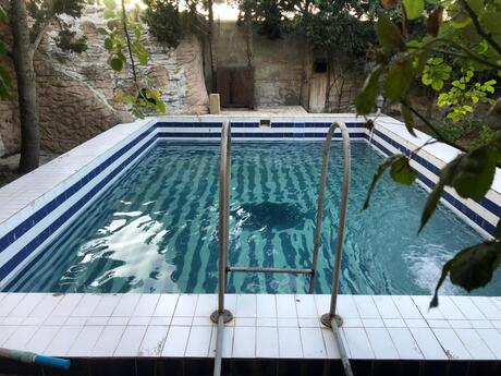 5 otaqlı həyət evi/bağ evi - Novxanı q. - 200 m²